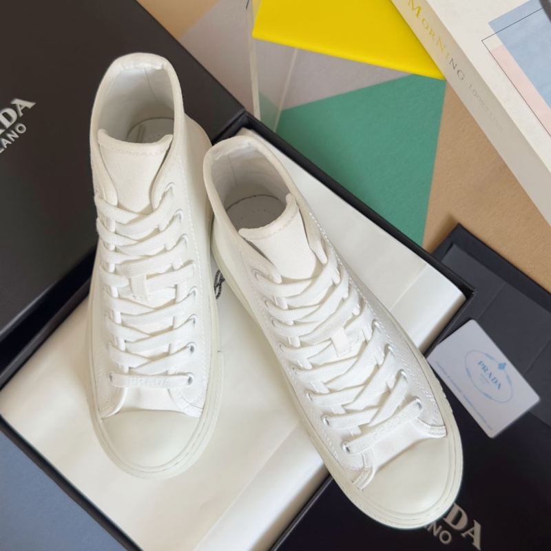 Pra*a casual shoes
